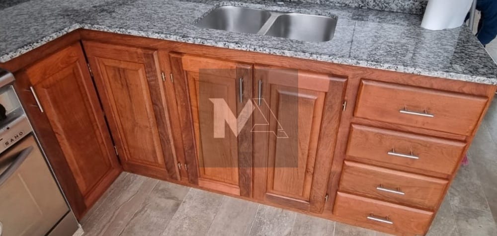 MUEBLES DE ALGARROBO DE COCINA